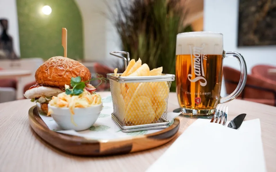 Nová bistro – kavárna v centru města přináší svěží koncept i umělecký dotek