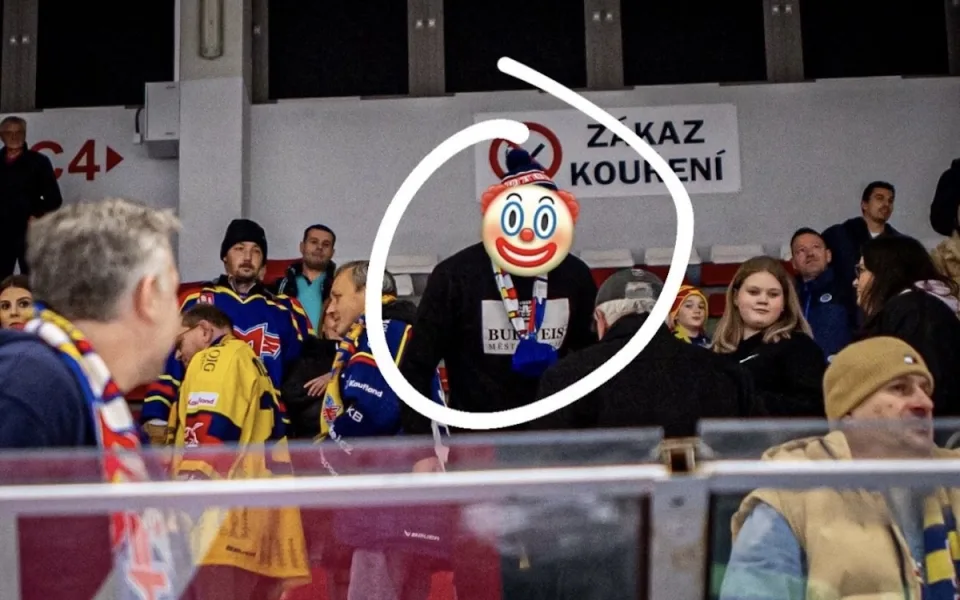 Emoce na tribuně Motoru. Kondelíkův děda skončil po hádce v nemocnici