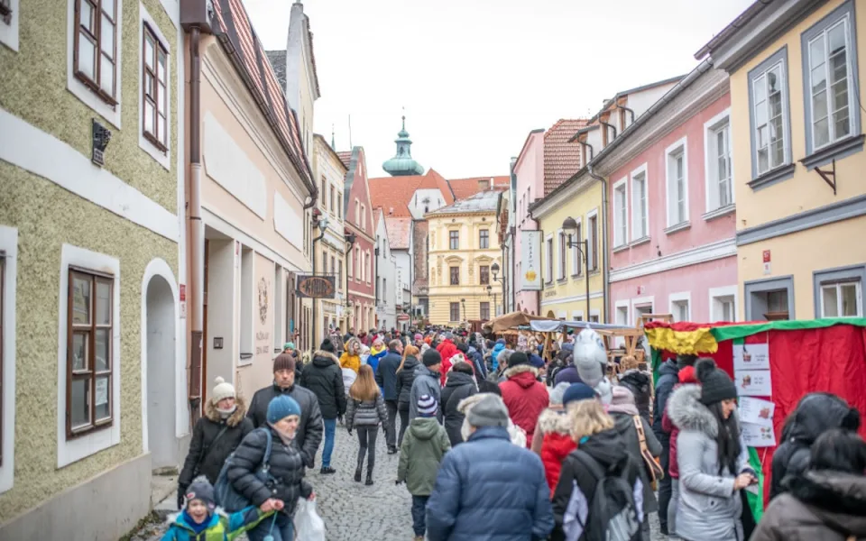 KULTURNÍ TIPY: Užijte si Vánoce na starém městě nebo design market