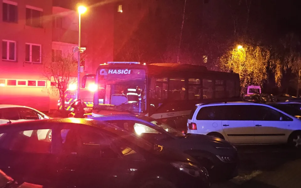 Při nočním požáru zemřel problémový muž. Sousedé si stěžovali na zápach i agresi