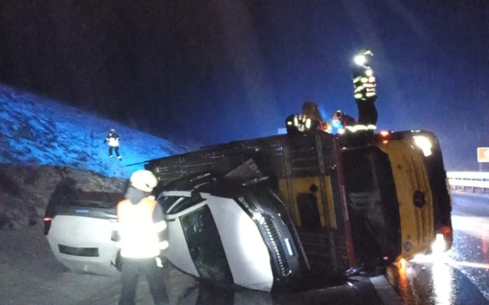 Ledovka jih Čech ochromila jen místy. Nejvážnější nehoda se stala na D3
