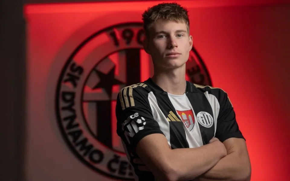 Dynamo si pojistilo další talent. Profesionální smlouvu podepsal útočník Jáchym Štindl