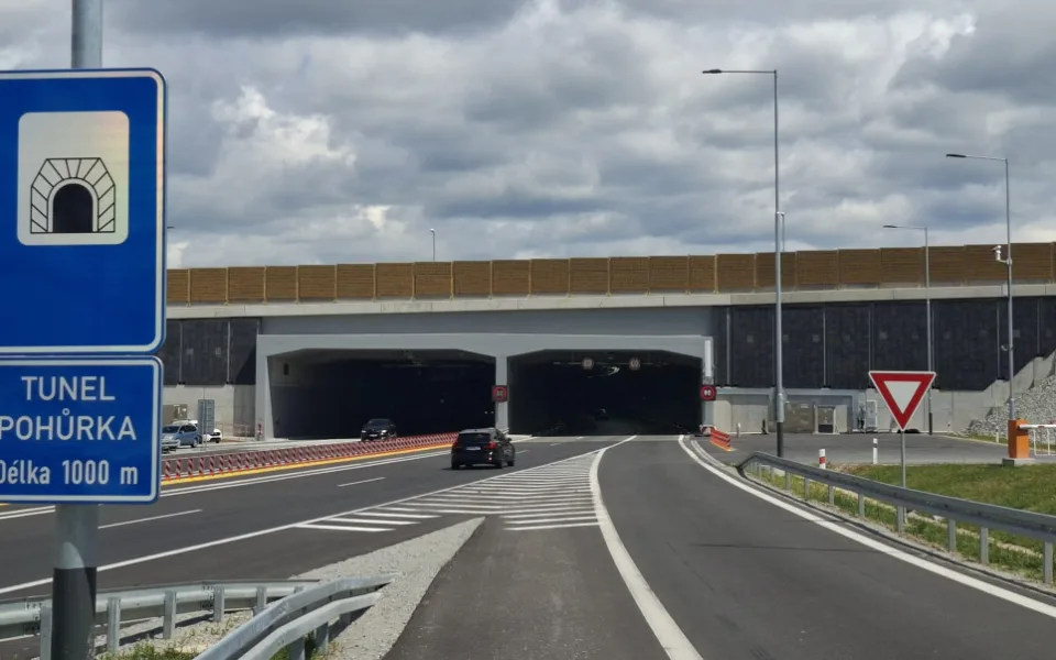 Tunel Pohůrka se na noc uzavře. Dálnici D3 obsadí cvičení záchranářů