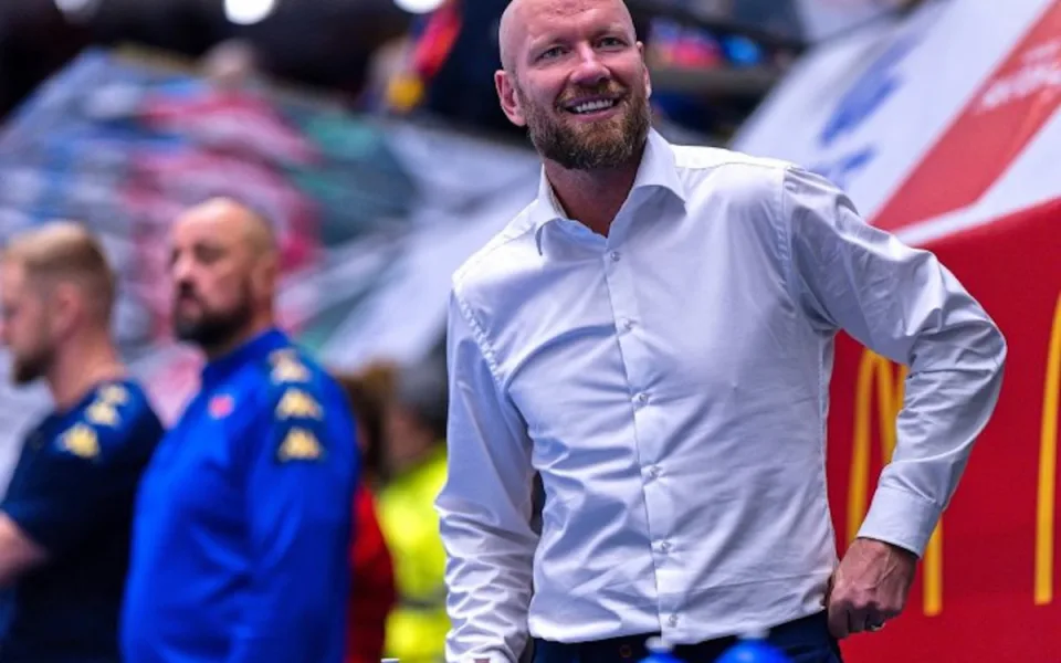 Motor reaguje: sportovní manažer Jiří Novotný míří na lavičku