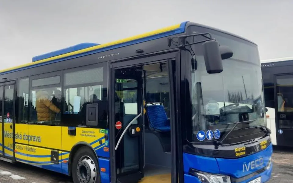 Jindřichohradecká MHD hlásí změny. Nové autobusy, zastávky na znamení a úpravy jízdních řádů