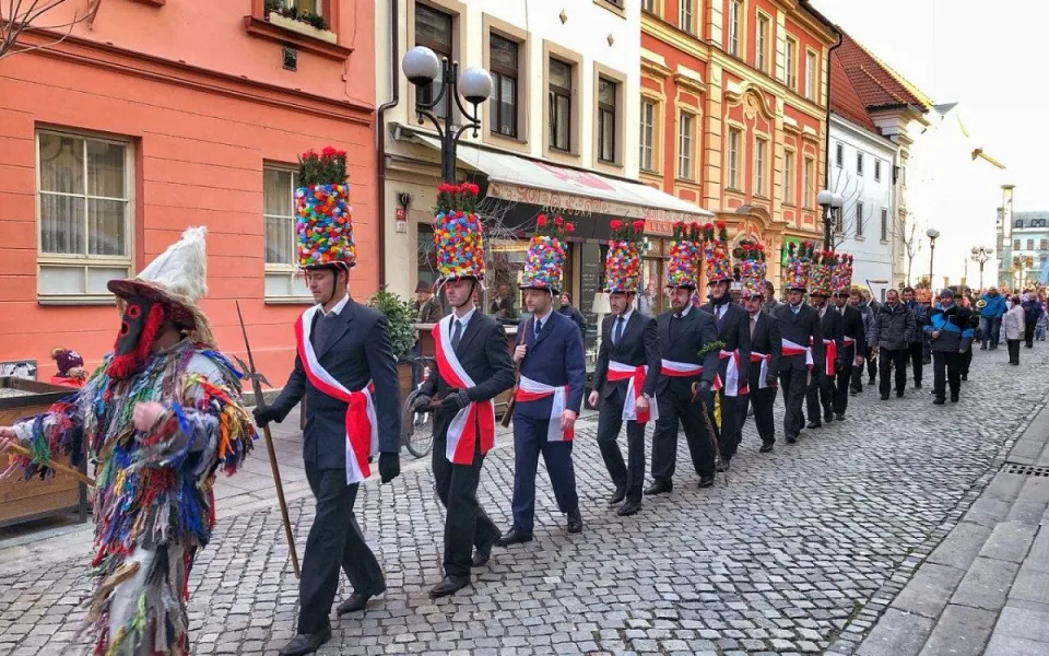 Masopust rozveselí Budějce. Řidiče na čtvrt hodiny přibrzdí uzavírka