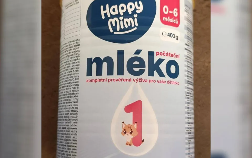 Potravináři objevili na pultech závadné kojenecké mléko. Prodávali ho v Tetě