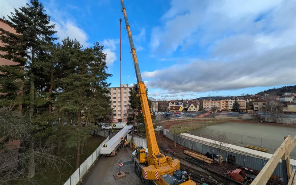 Z Vídně až do Písku. Dorazilo osm obřích vazníků na stavbu nového pavilonu