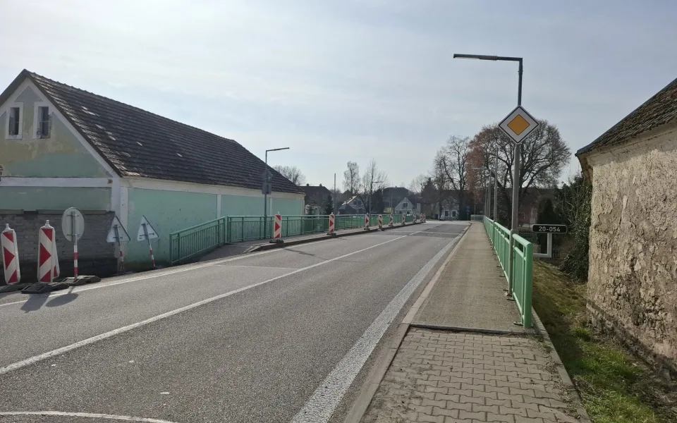 Oprava mostu v Tchořovicích omezí dopravu. Řidiči projedou jen kyvadlově