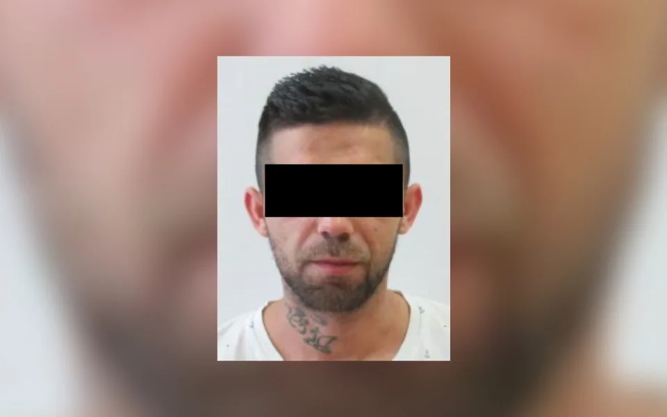 Policisté pátrají po uprchlém vězni, může být i v Budějcích. Prozradí ho tetování na krku