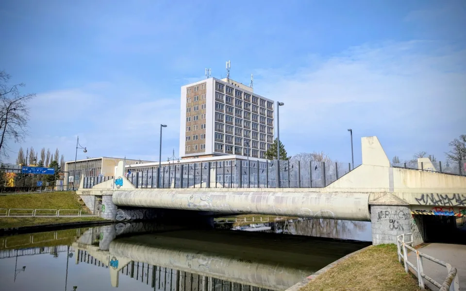 Rekonstrukce mostu Kosmonautů uzavře cyklostezky, objízdné trasy povedou Dukelskou.