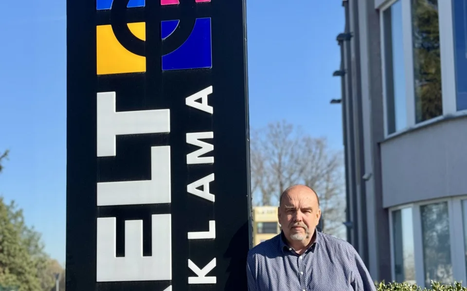 Pohřebák, který pobaví. Rebelové ze společnosti KELT vdechnou reklamě nový život