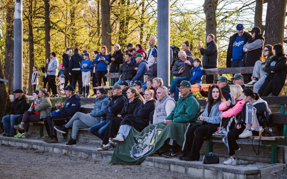 Čarodějnice a extraligový baseball pod světly. Hluboká zve ve čtvrtek celé rodiny.