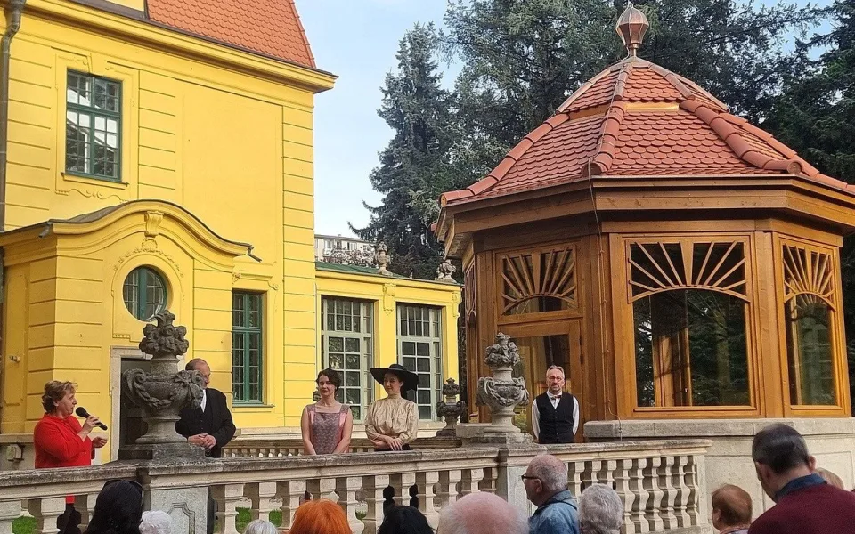 Dům dětí a mládeže má zrekonstruovaný altán, sloužit bude výuce i odpočinku.