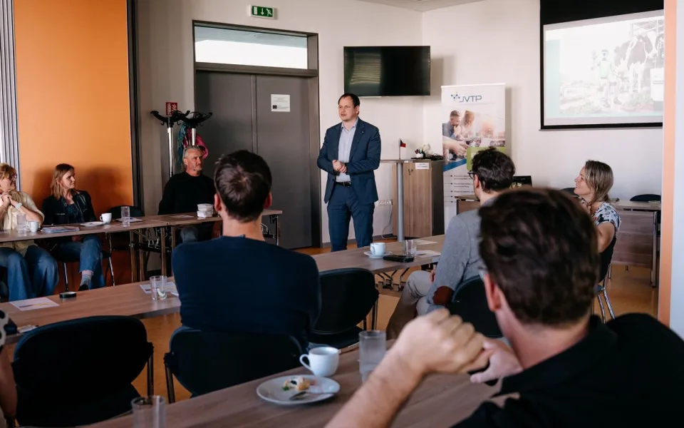 Startupová snídaně představila inovace od umělé inteligence po boj se slimáky.