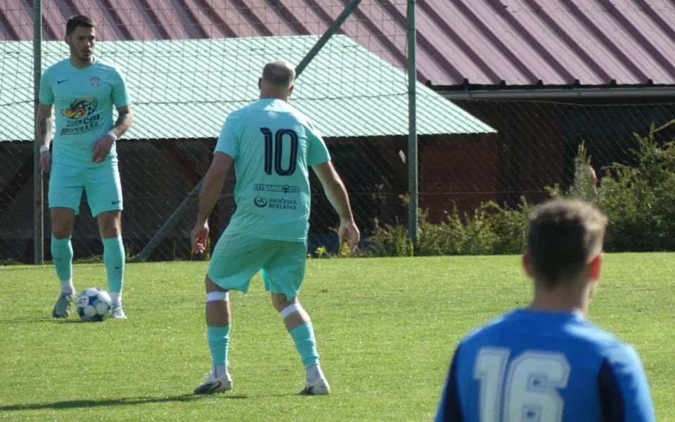 Další kolo okresního fotbalu přineslo výhru Mokrého i obrat v Úsilném.