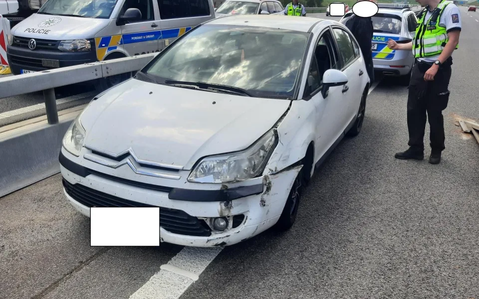 Řidič jel na dálnici v protisměru, policie prosí svědky o pomoc