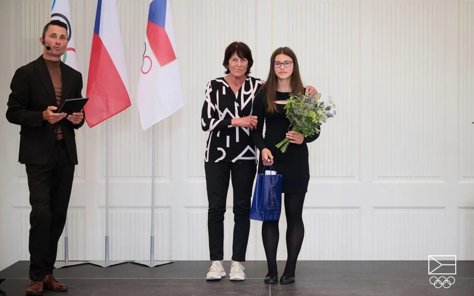 Mladá veslařka z Třeboně zachránila život kamarádce. Za svou odvahu převzala ocenění