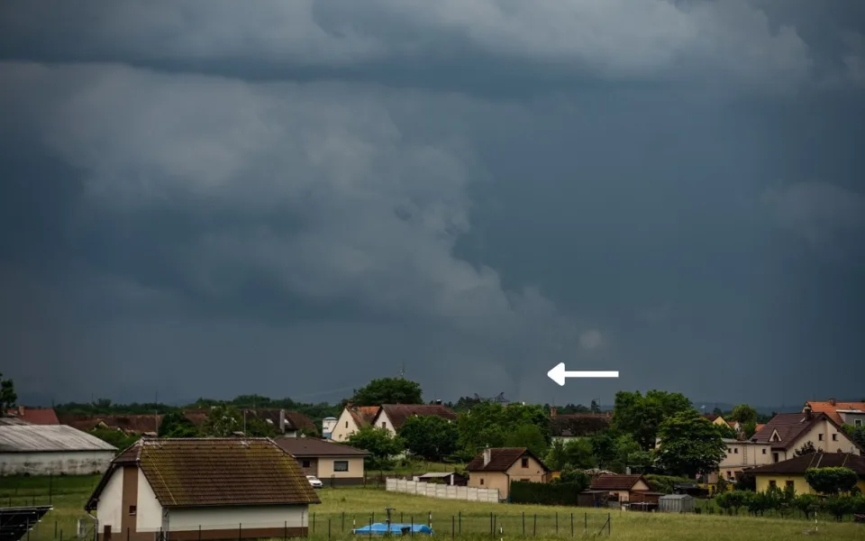 Možné tornádo na Netolicku? Meteorologové žádají veřejnost o pomoc s ověřením jevu