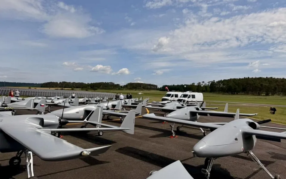 Primoco UAV otevřelo na letišti u Písku středisko profesionálních pilotů dronů