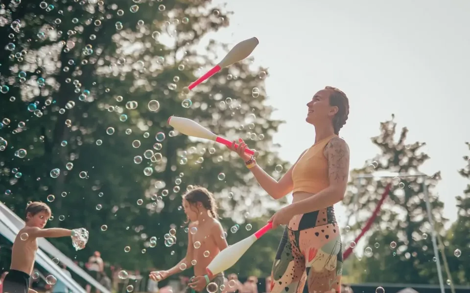 KULTURNÍ TIPY: Víkend láká na historický šerm, ohňovou show i pouliční umění