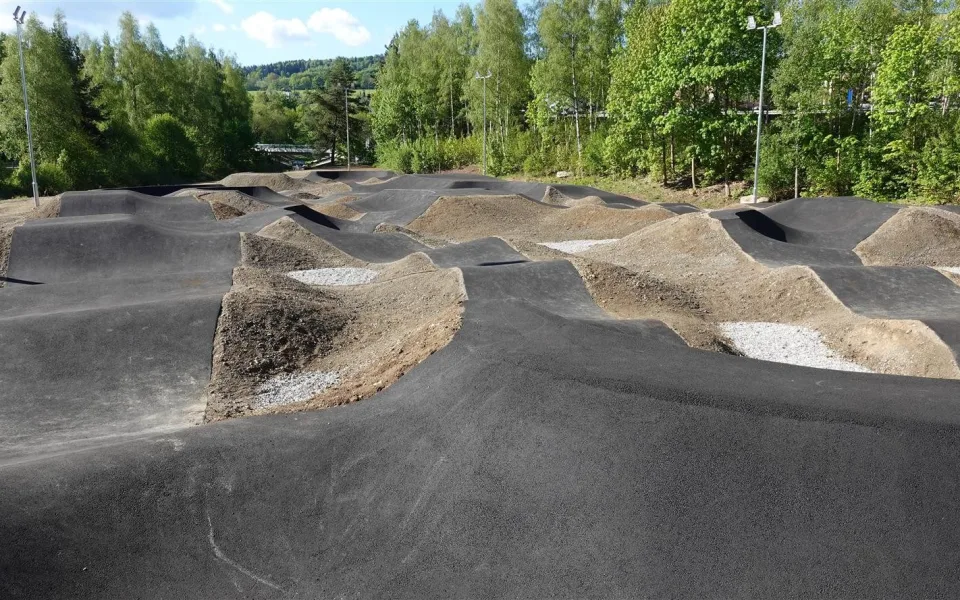 Vimperk otevřel pumptrackovou dráhu, je jedna z největších v republice