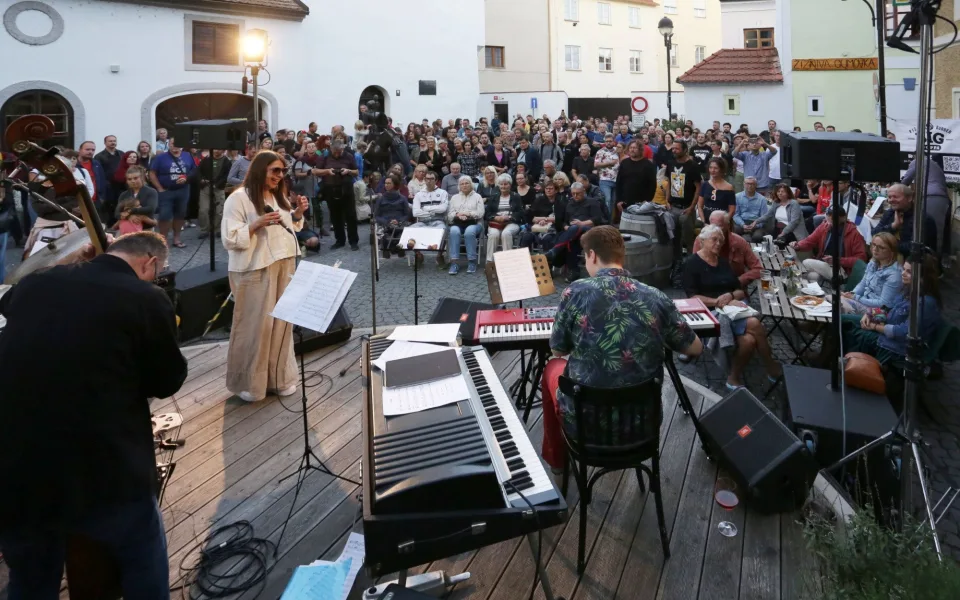 Novinky, koncert v opravené Slavii a česká premiéra. Jazzový festival míří na jih Čech