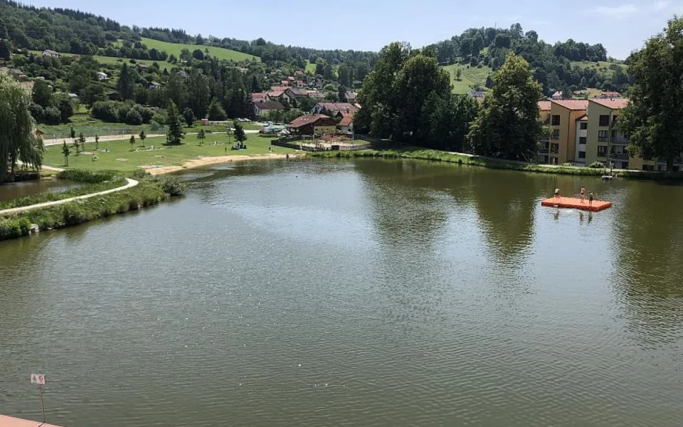 Hygienici varovali před parazity v rybníku. Krumlov nereagoval, zprávu měl ve spamu