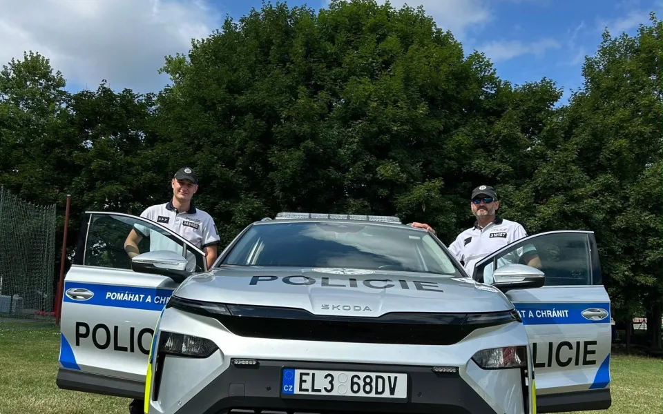 Až 580 kilometrů na jedno nabití. Jihočeští policisté testují elektrickou Škodu Elroq