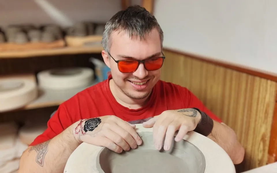 První výplata jako velký krok. Chráněná pracovní místa pomáhají lidem s hendikepem