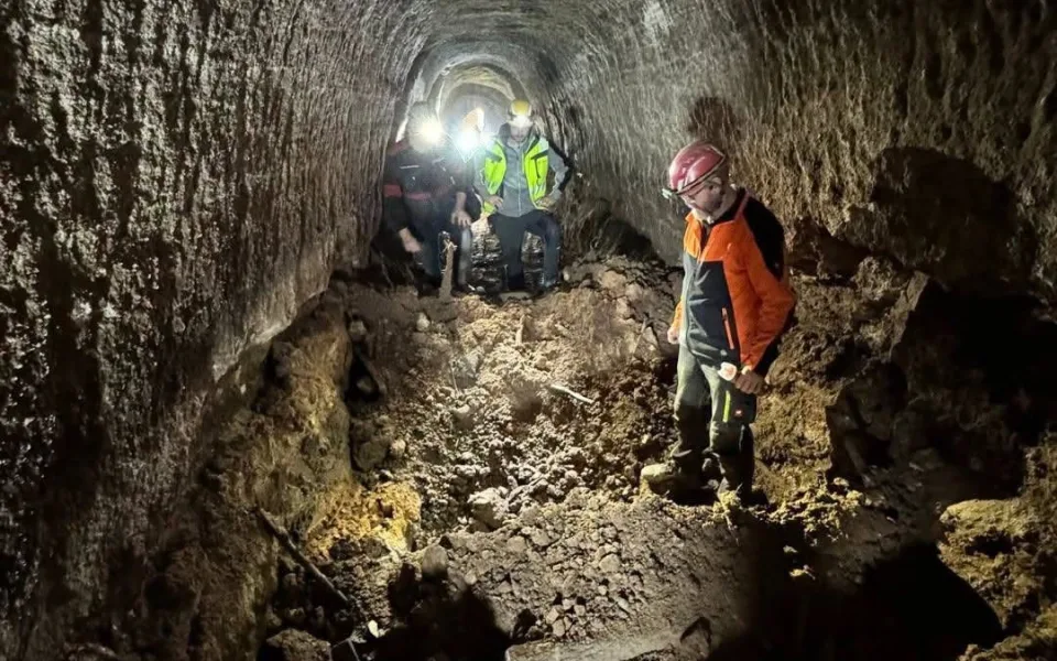 Odkrývají chodbu a odstraňují písek. Podívejte se, jak teď vypadají Orty