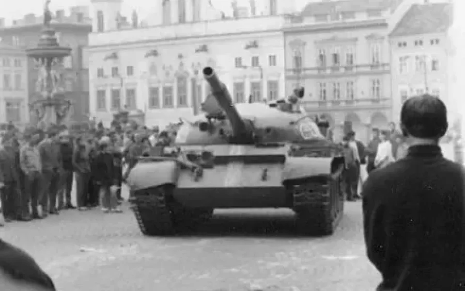 Házení kamenů na tanky i převracení aut, jak vypadal srpen 1968 v Českých Budějovicích
