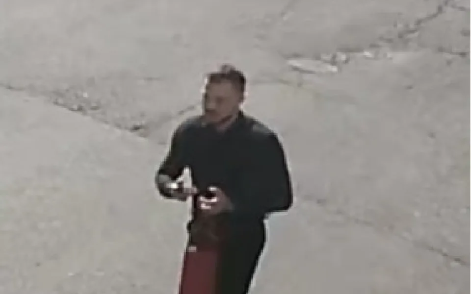 Při výměně hodinek přišel o téměř půl milionu. Policie pátrá po podvodníkovi