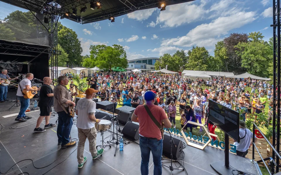 Sokolský ostrov ožije Ekofestivalem. Dorazí Eva Burešová i Monkey Business