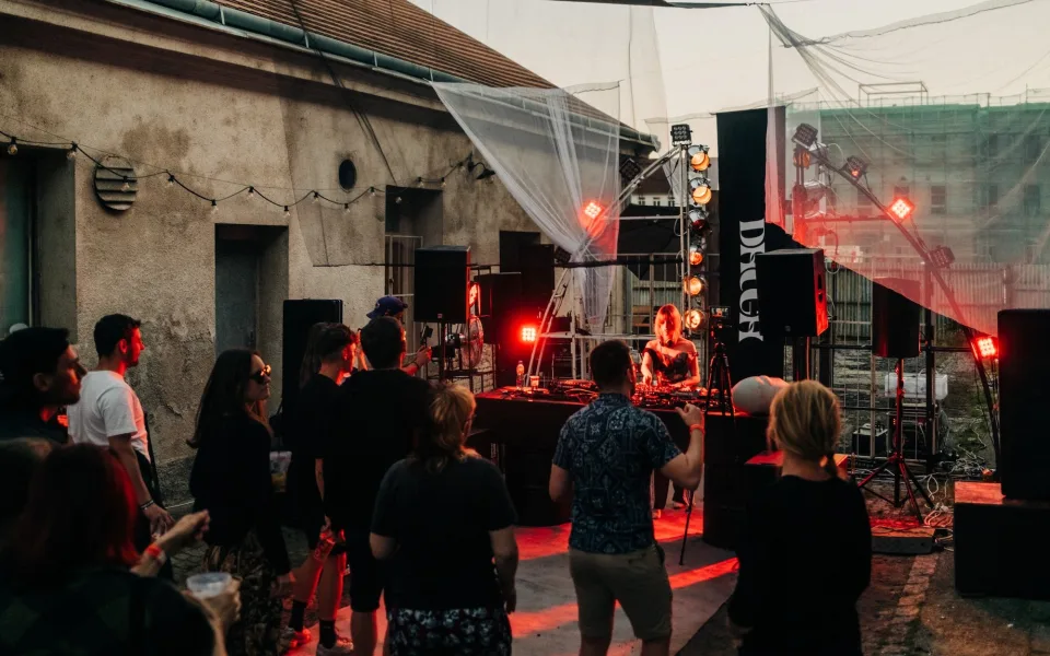 Festival DHOGH se po roce vrací do Českých Budějovic