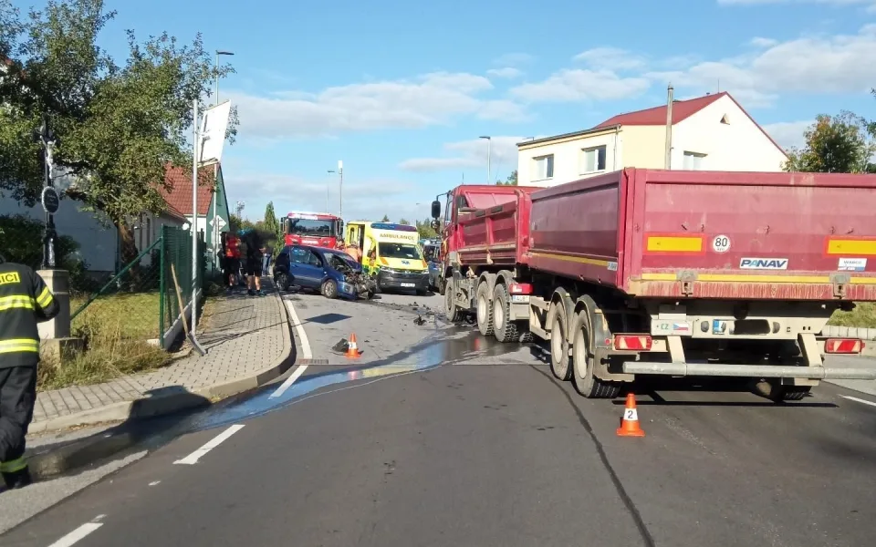 Vážná nehoda uzavřela silnici mezi Trhovými Sviny a Novou Vsí