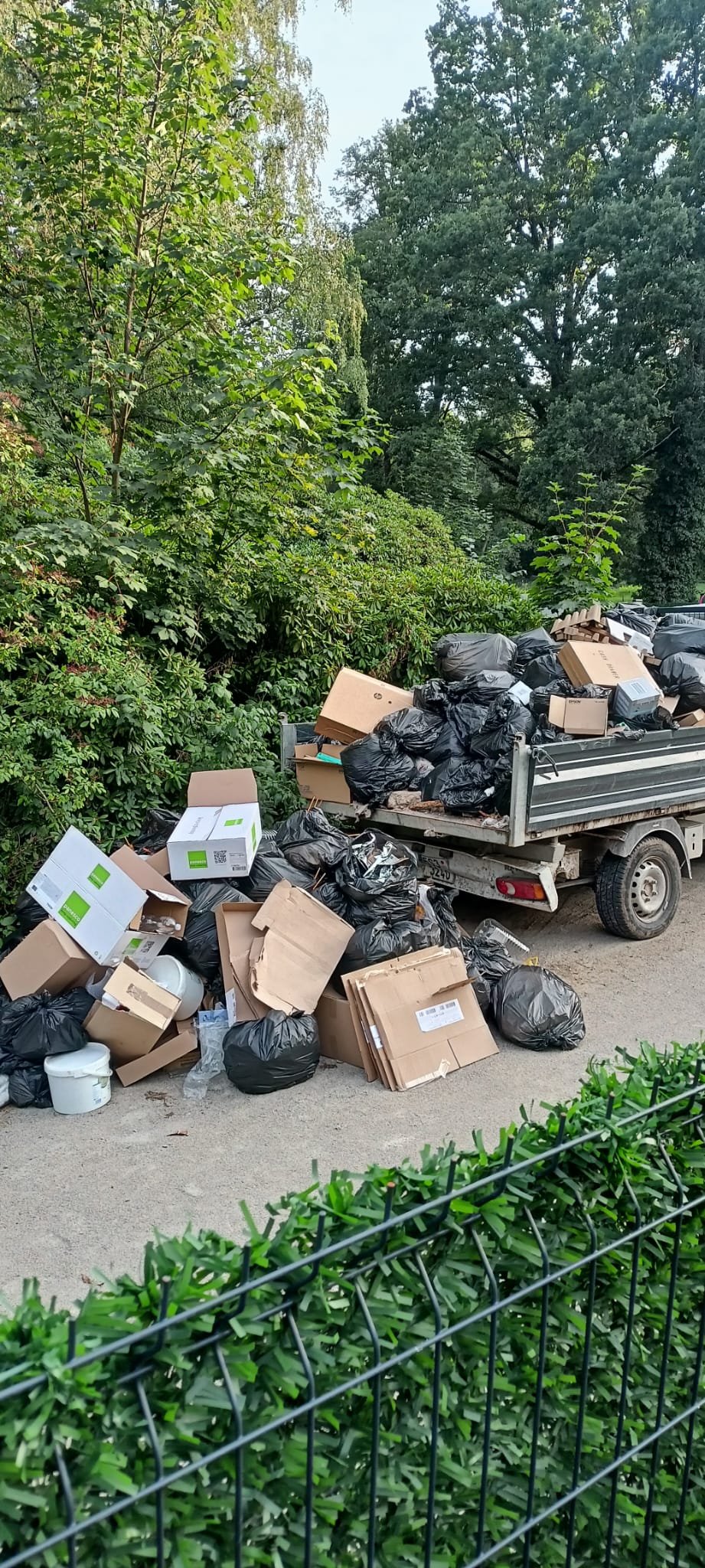 Majitel zámku proměnil CHKO Třeboňsko v nelegální skládku.