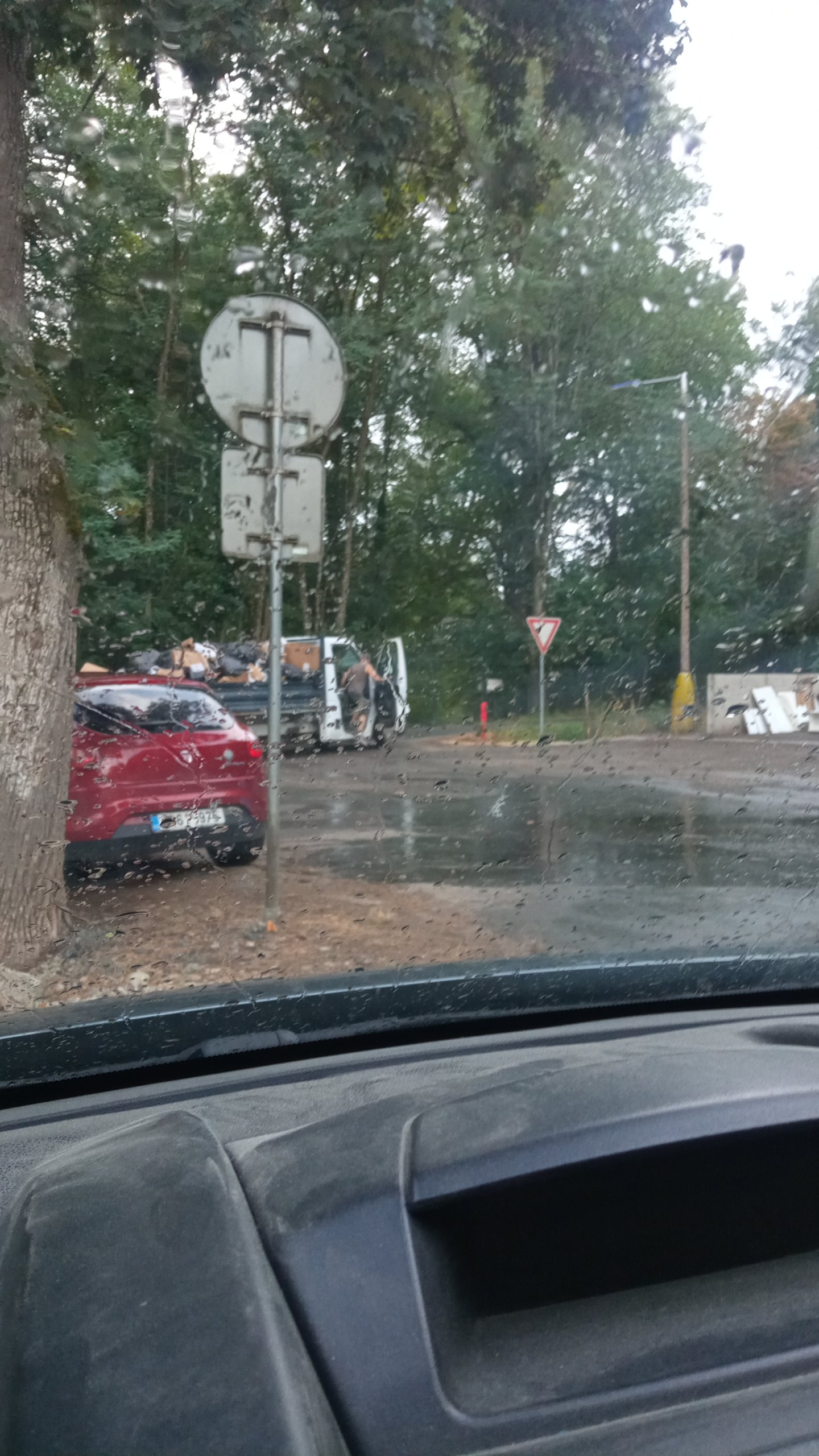 Majitel zámku proměnil CHKO Třeboňsko v nelegální skládku.